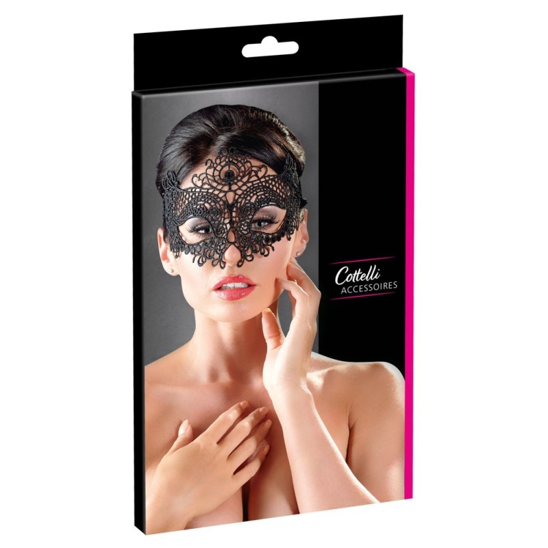 masque en broderies élaborées
